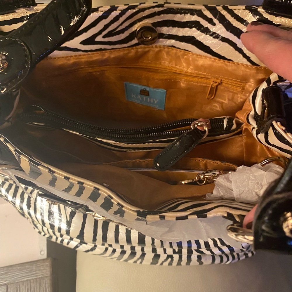 Kathy Van Zeeland, medium handbag. Black and white!